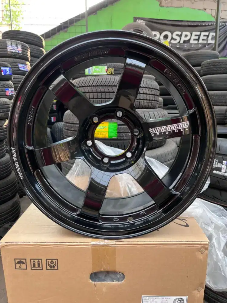 Velg te37 ring 18 lebar 9 pcd 6x139,7 ET 0 4pcs. Fortuner pajero