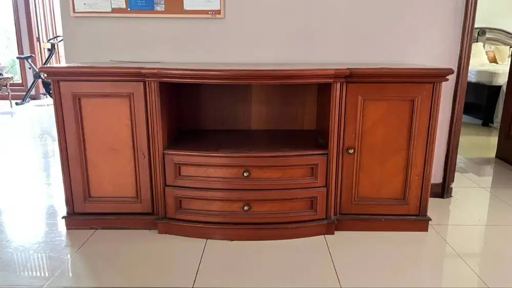 Bufet TV Kayu Klasik 2 Pintu 2 Laci