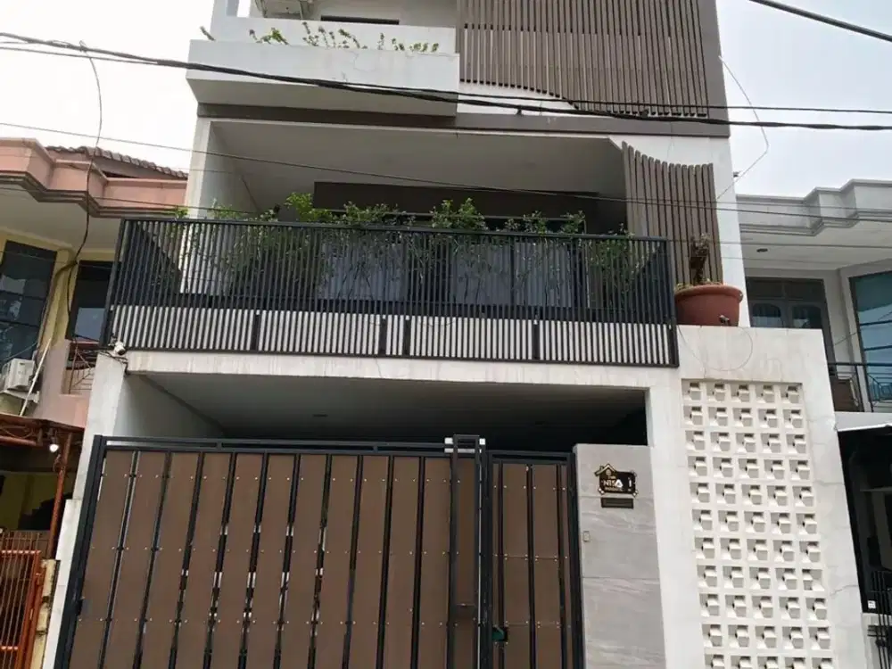 Dijual Rumah Minimalis 3 Lantai Siap Huni Green Garden