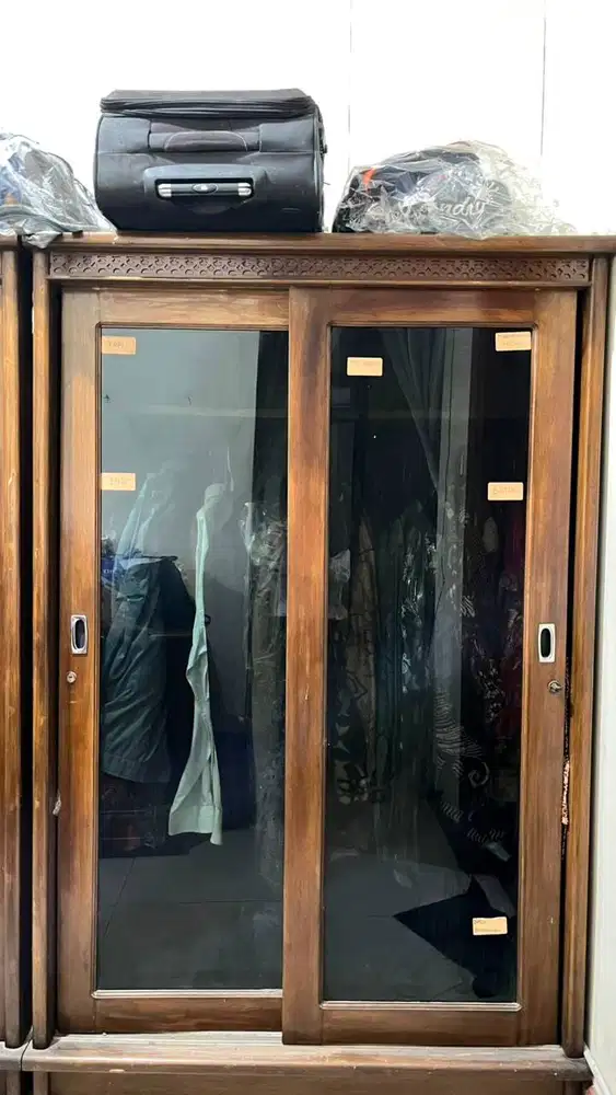 Lemari Pakaian Kayu 2 Pintu Geser Kaca