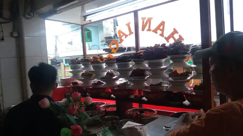 Dibutuhkan karyawan wanita untuk bekerja di rm.padang