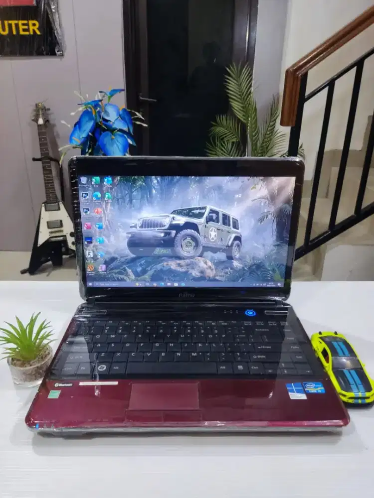 Fujitsu Lifebook LH531 Maroon Edition