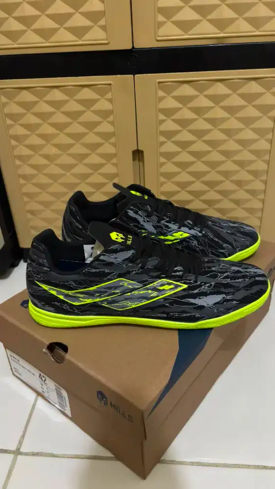 Sepatu Futsal Mills