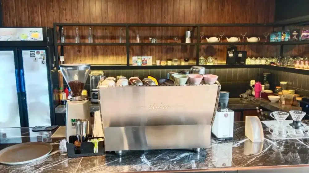 Dijual/Disawakan Cafe & Resto Siap Pakai di Boulevard Kota Wisata