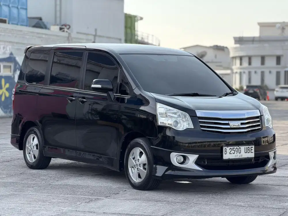 Toyota Nav1 2.0 V AT 2013