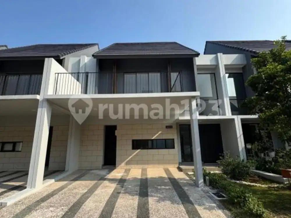 Rumah Kekinian Dengan Sky Balcony Siap Pakai Lokasi Strategis