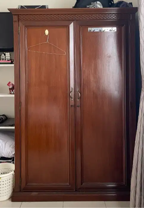 Lemari Pakaian Kayu Jati Solid 2 Pintu | Classic Elegant