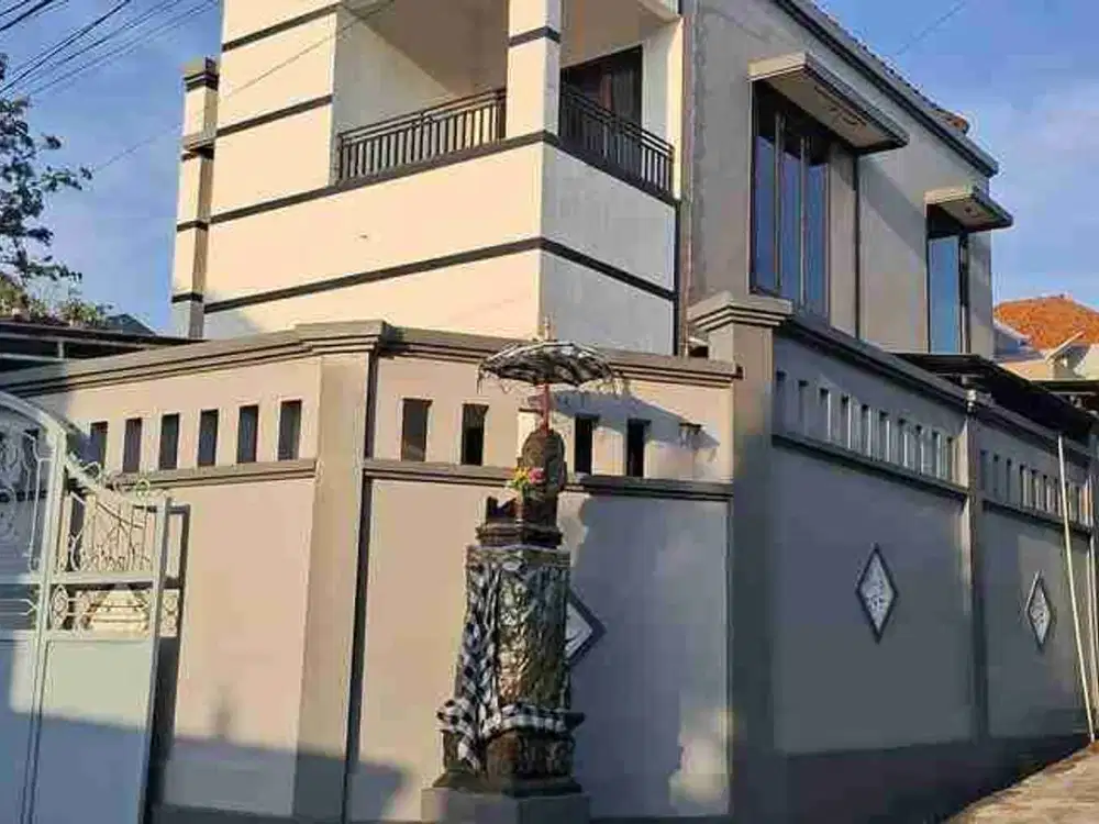 RUMAH BARU LANTAI II MEGAH DAN KOKOH DI DEKAT GUNUNG CATUR GATSU BARAT DENPASAR DEKAT KE MC DONALD DLL