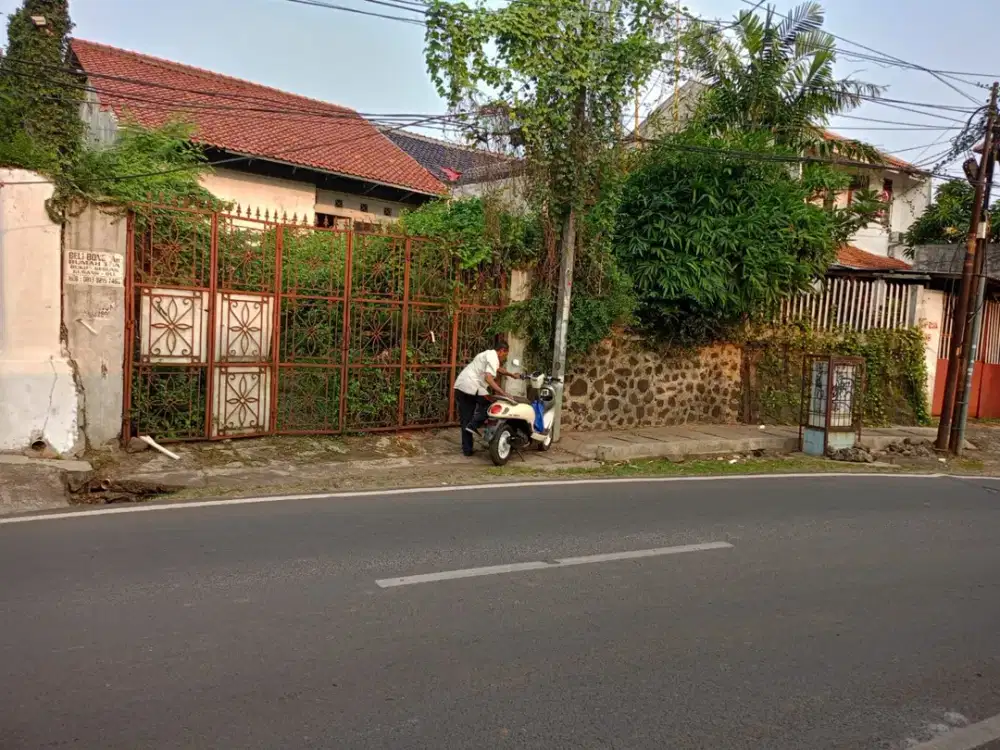Rumah Asri Bonus Bangunan Kawasan Komplek Pertanian Pasar Minggu Jakarta Selatan Lokasi Dekat ke Pintu Tol Tb .Simatupang dan Dekat ke Aeon Mall