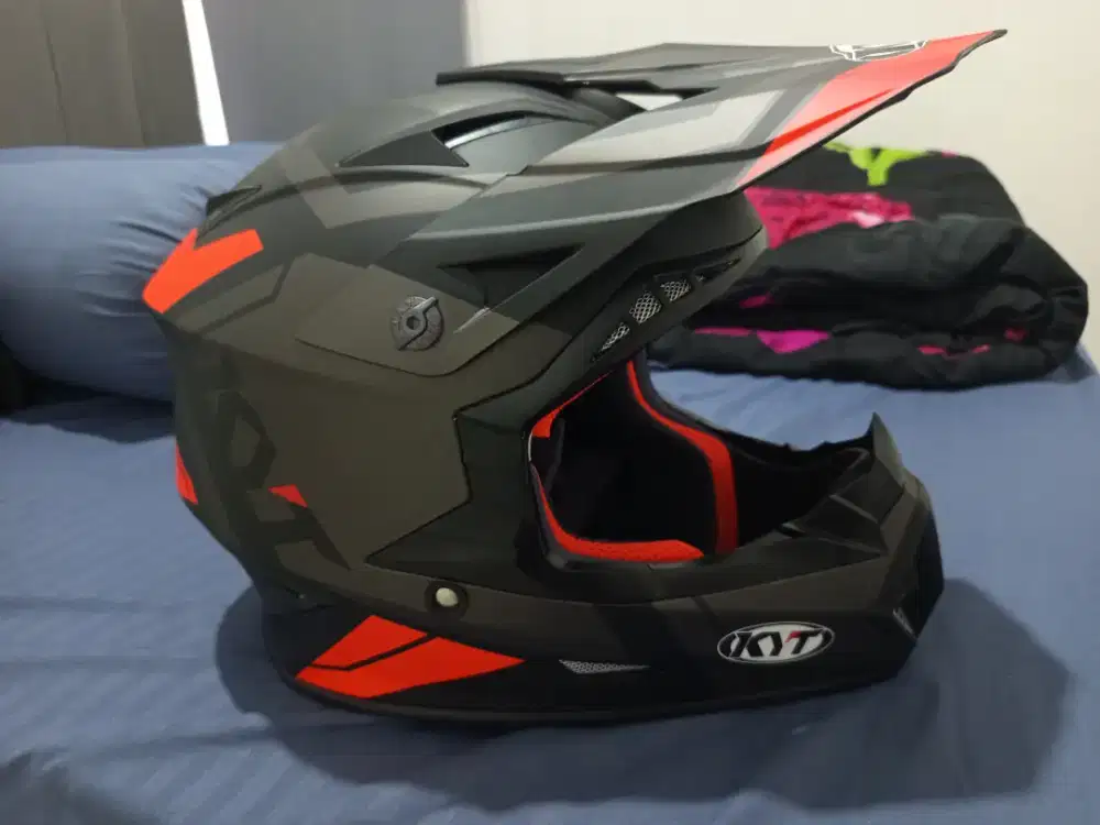 Helm Trail KYT Size L, New
