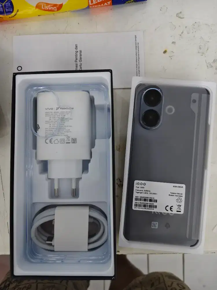 Iqoo Z10R 5g 8/256 Garansi sampai bulan juni 2027
