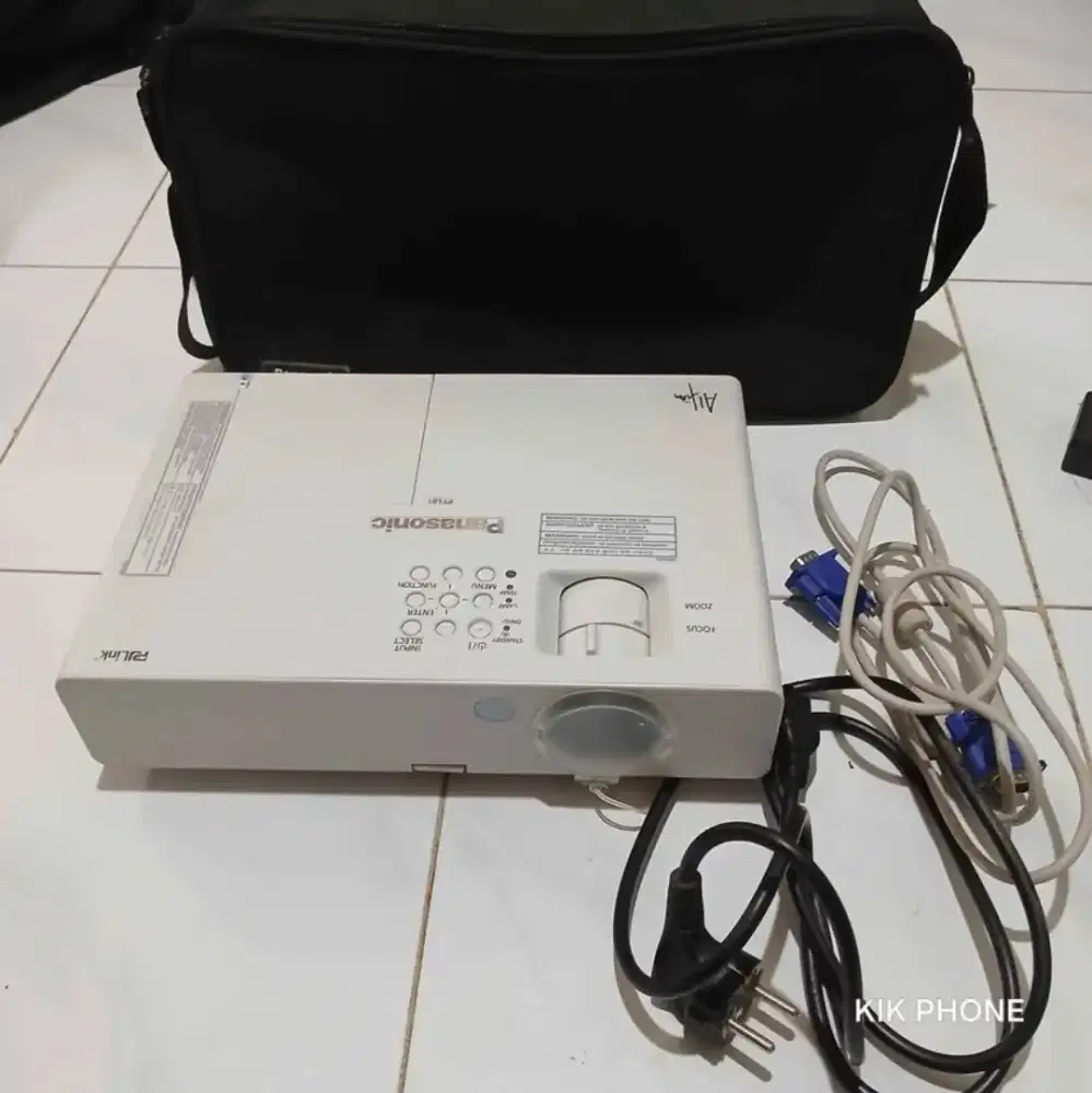 Proyektor Panasonic PT-LB1EA