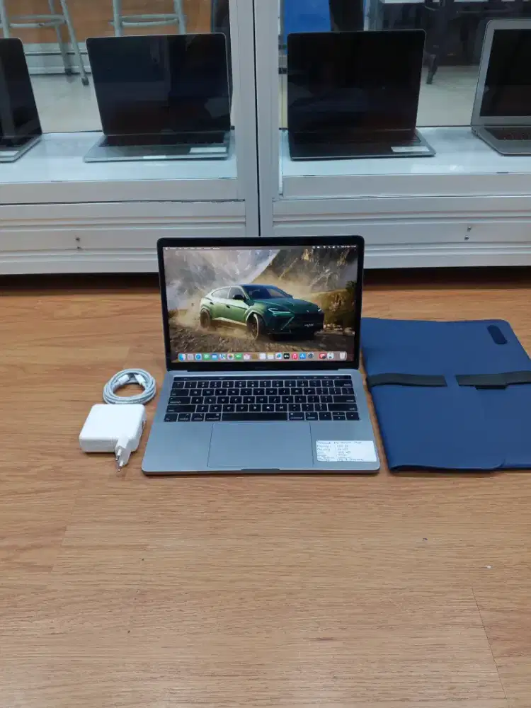 Jual Cepat!! Macbook Pro Retina 13 2018 Core i5, 16 GB, 256 GB