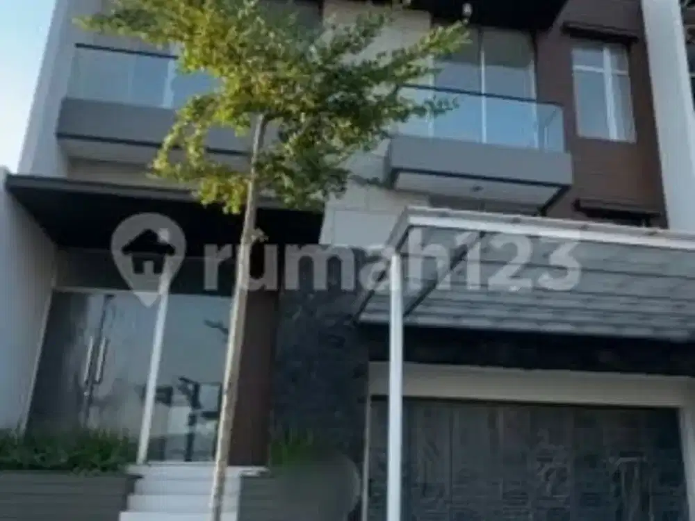 Rumah Besar Brand New Sudah Renov Siap Huni