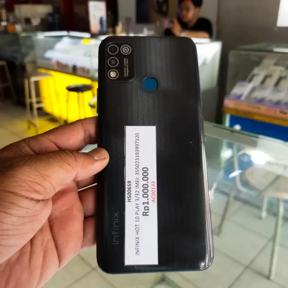 Infinix Hot 10 Play 
Ram 3 GB / 32 GB