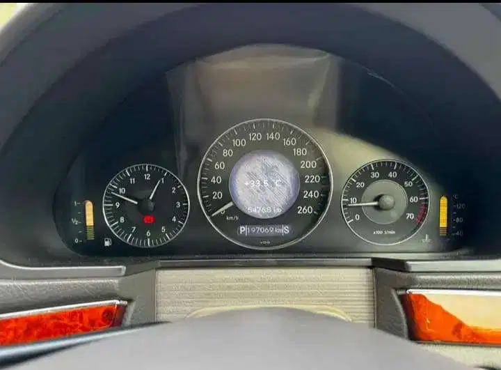 Mercedes-Benz E240 2003 Bensin