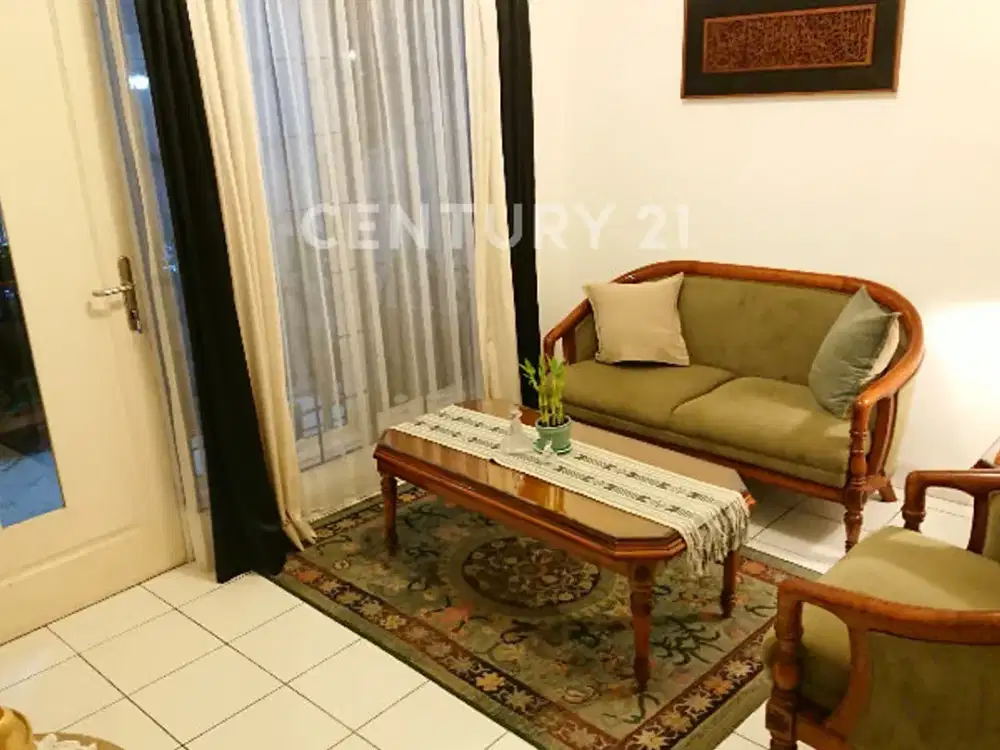 Rumah Cantik Dan Strategis Untuk Usaha Kos Di BSD Lama