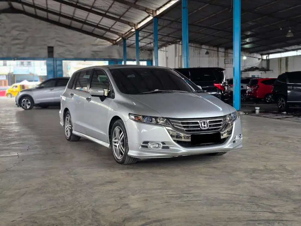 (TDP 30 JUTA) Honda Odyssey Matic 2011