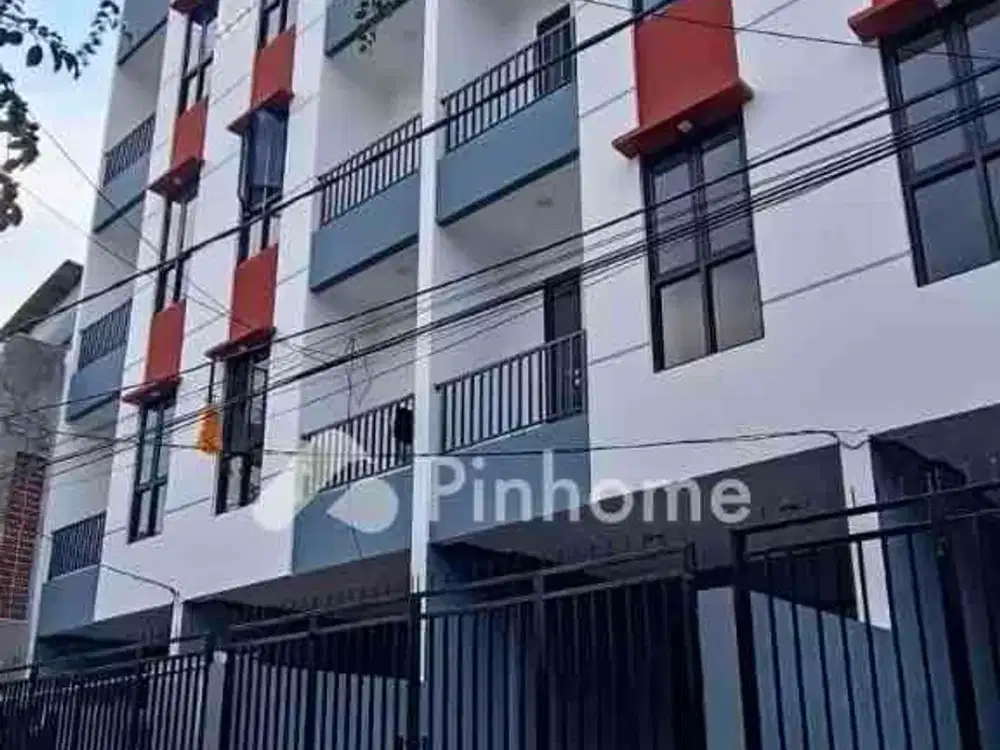 Di jual Rumah baru 4 lantai 3 kamar harga dibawah 2 M dalam komplek dekat ITC cempaka mas di Sumur Batu Kemayoran jakarta pusat