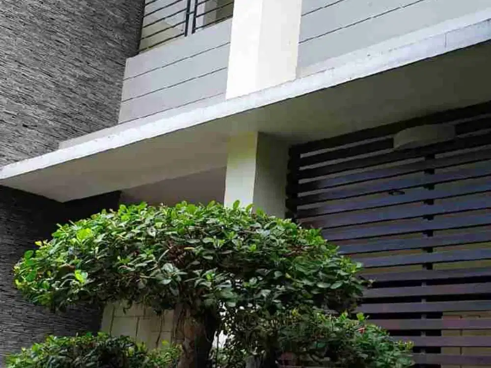 Rumah Mewah Model lama dalam Pusat Kota Kediri Jatim