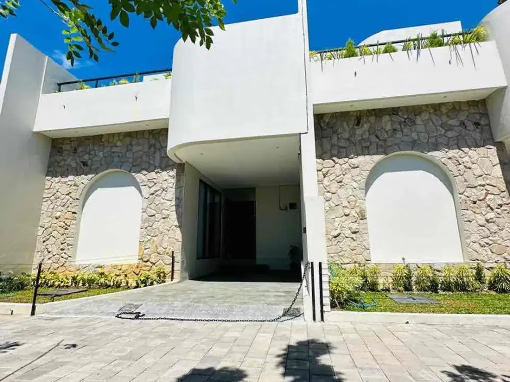 for sale 2  unit villa
Villa modern santorini 
Lokasi jln Goa Gong