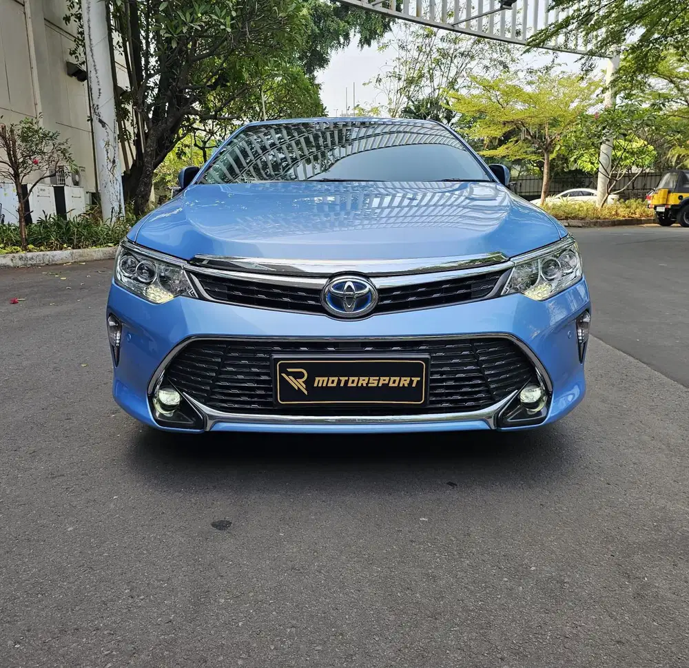 (Hybrid) Toyota Camry Hybrid 2017 low km record