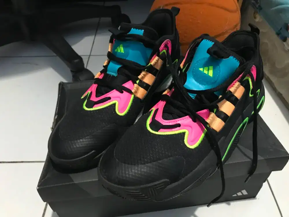 Sepatu basket Adidas ORI