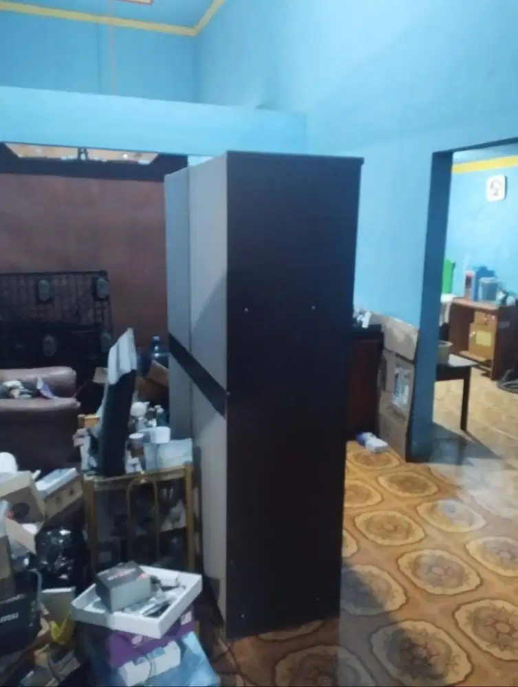 lemari kayu kondisi masih bagus