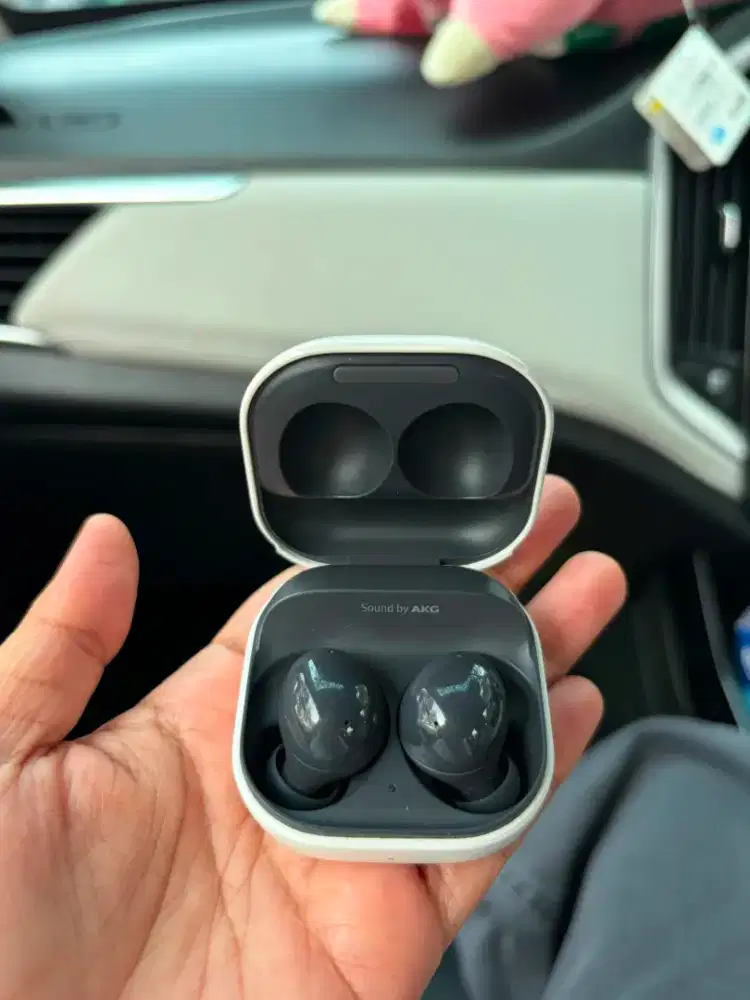Samsung Galaxy Earbuds 2 by AKG