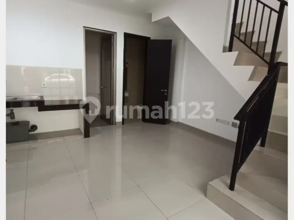 Disewa Rumah Pik 2 Uk 4,5X10 2 Lantai Kosong Siap Huni