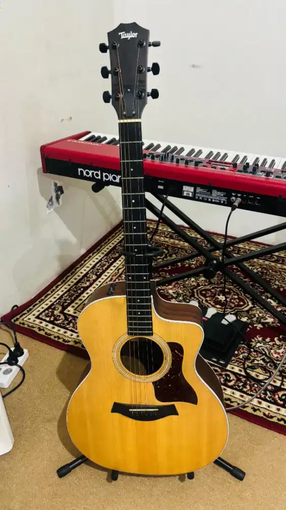 Guitar Taylor 214ce
