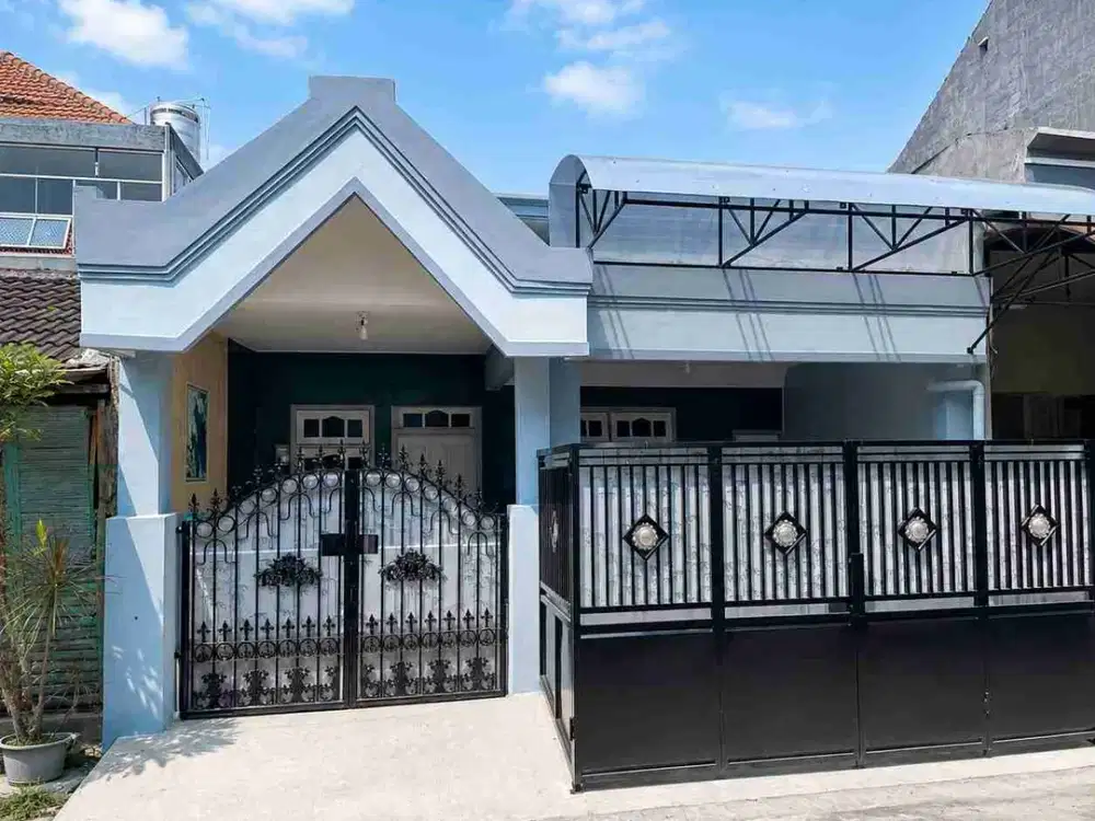 DIJUAL – Rumah 1,5 Lantai Carport 2 Mobil di Benowo, Surabaya