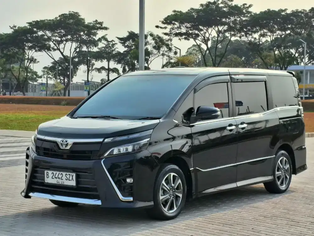 Toyota Voxy 2.0 Automatic 2018 Bensin Hitam Metalik