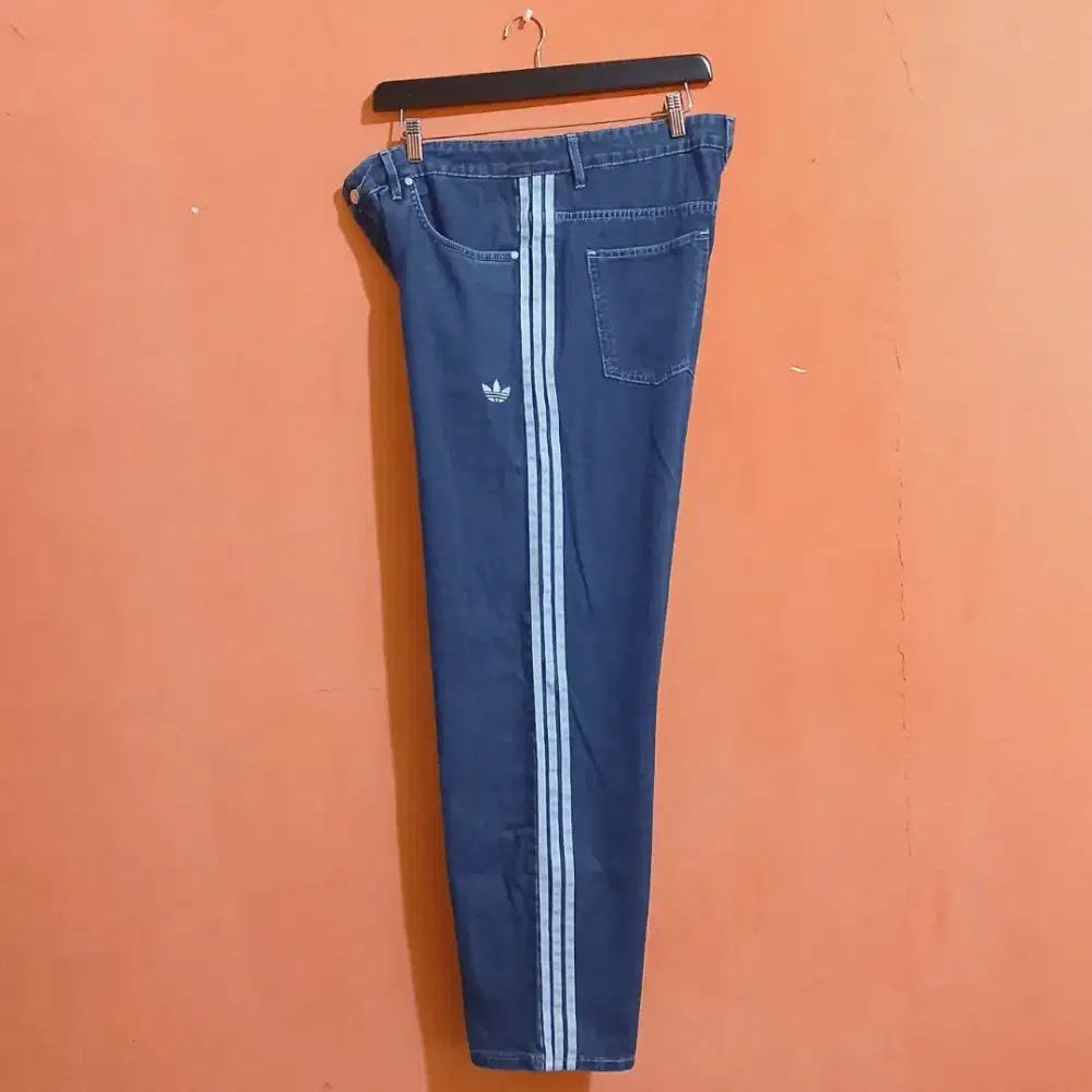 Adidas denim pants JD2574 (size XL / LP 96cm) NEW