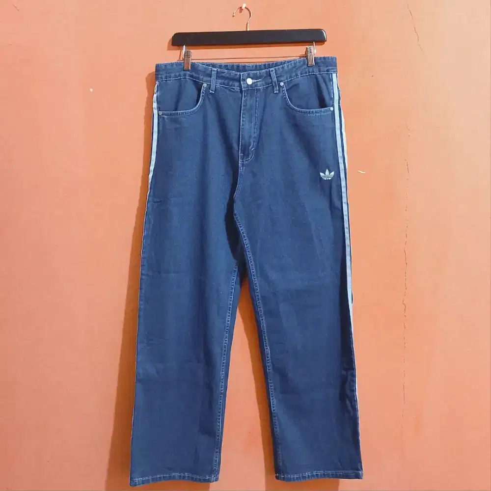 Adidas denim pants JD2574 (size XL / LP 96cm) NEW