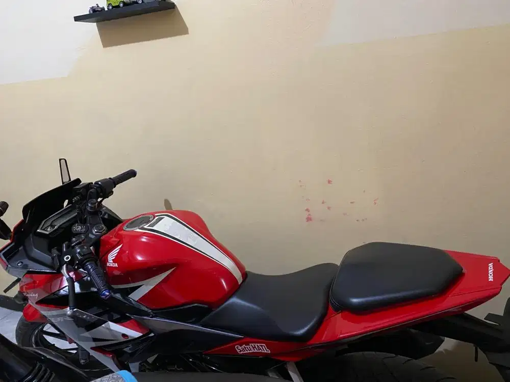 Cbr 150 cc wrna merah putih