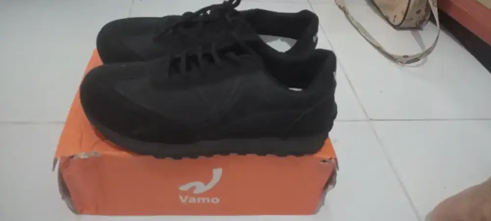 Sepatu sneaker laki laki perempuan