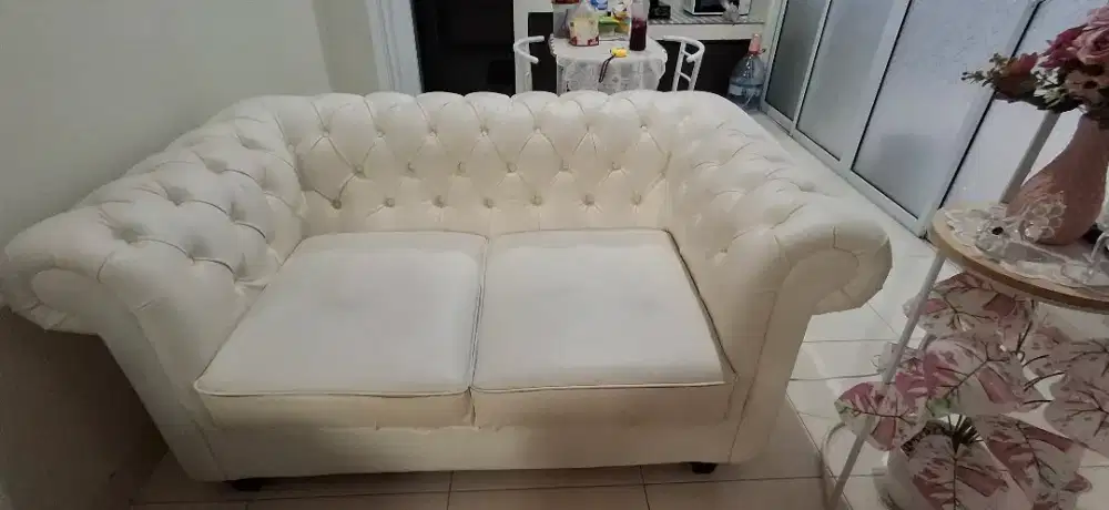 Sofa 2 sit, warna putih Gading...kondisi pemakaian