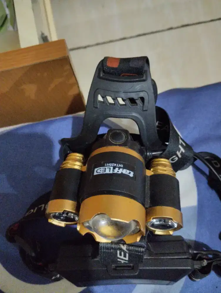 Lampu senter kepala