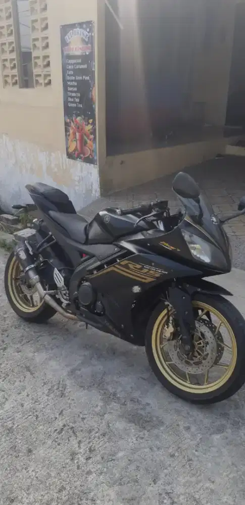 Yamaha R15 V2. BPKB STNK,kunci ada 2