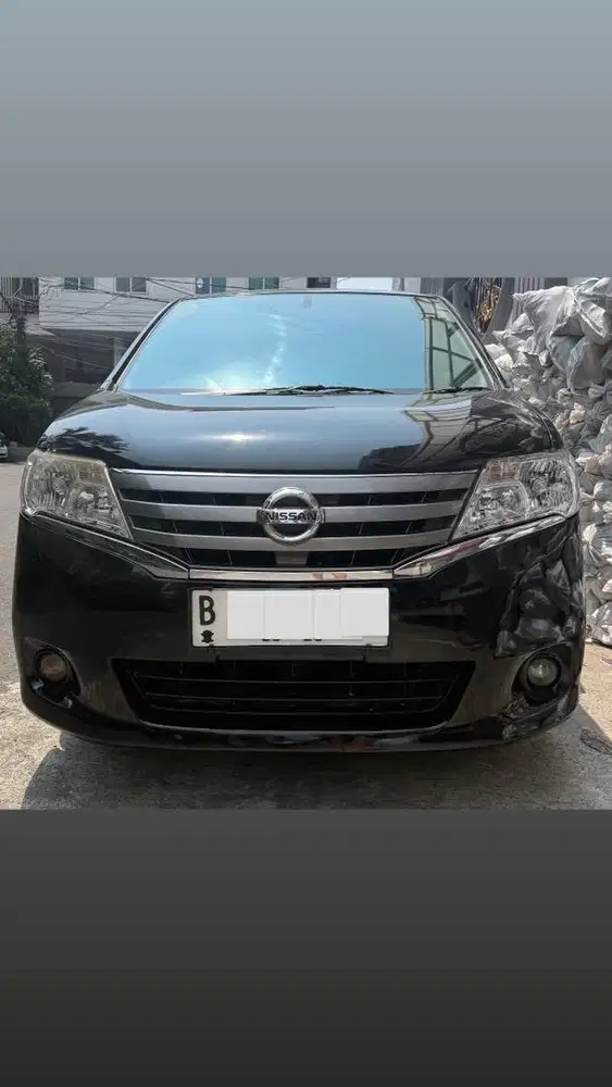 Nissan Serena 2013 AT