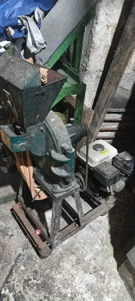 Mesin tepung penggerak bensin