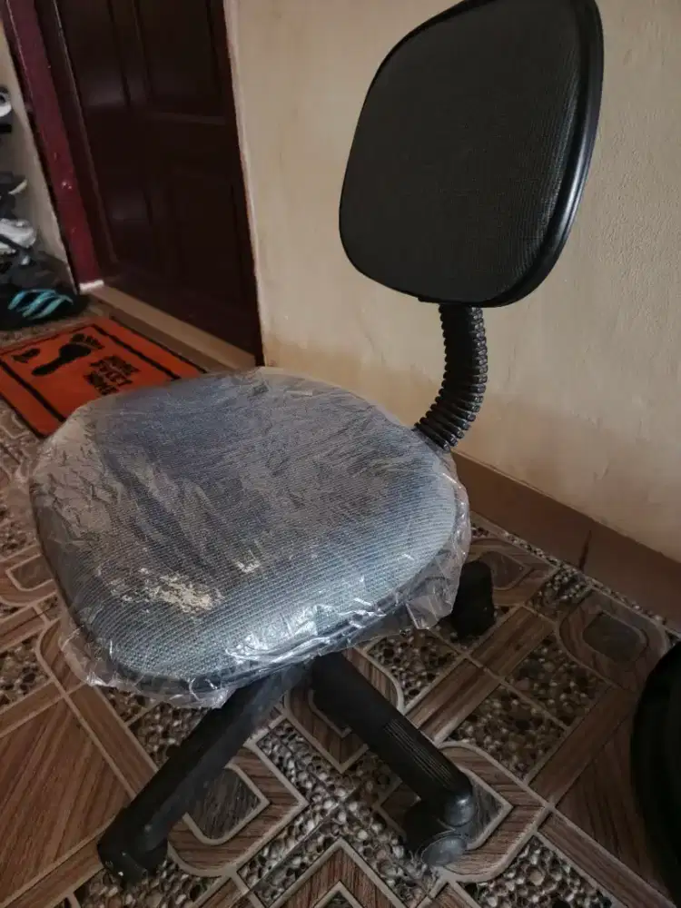 Kursi kantor bekas perlu diservis