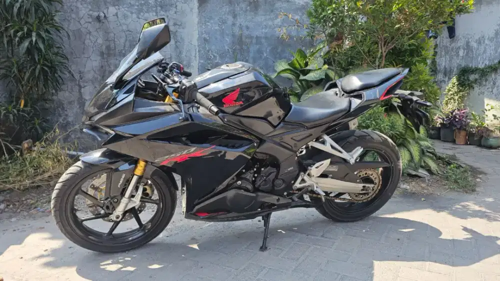 UD ENY MOTOR - Honda CBR 250 thn 2017 mulus