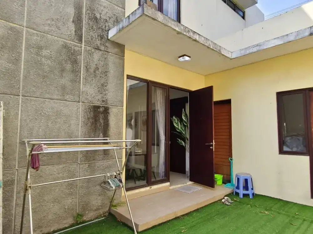 Dijual Rumah Hoek 2 Lantai  Kondisi rumah terawat, sudah furnished, dan siap huni di Cluster Arana Harapan Indah
