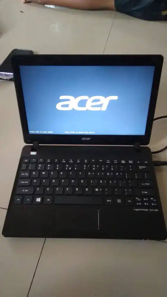 Netbook acer aspire one 12 inci