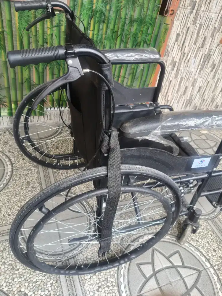 Kursi roda lipat
