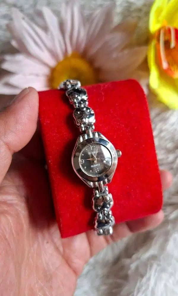 Jam Tangan Gelang Wanita Motif Hello Kitty (Preloved)