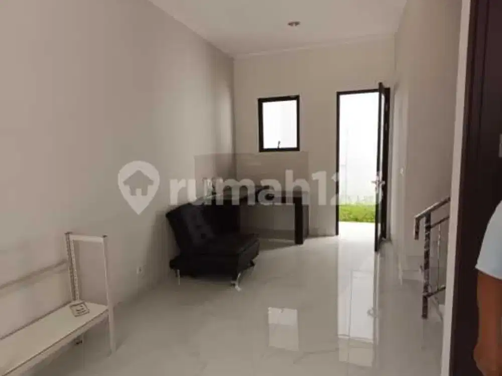 Disewakan Rumah 2Lt Pik2 Cluster Kuningan Village Uk 6X15 Unfurnish Brand New