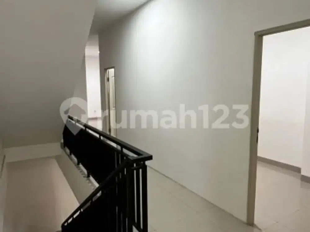 Disewakan Ruko Gandeng Osaka Pik2 Hadap Jalan Utama Uk 4,5X15 Ready